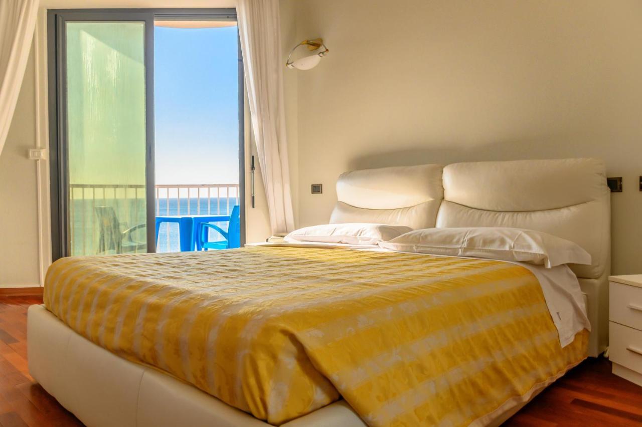 Hotel Sirenella Mele Bagian luar foto