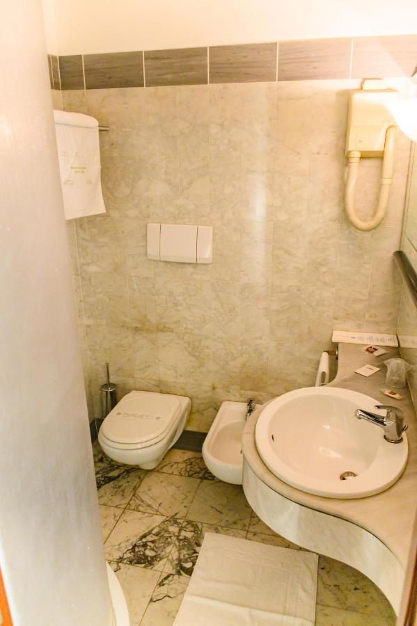 Hotel Sirenella Mele Bagian luar foto