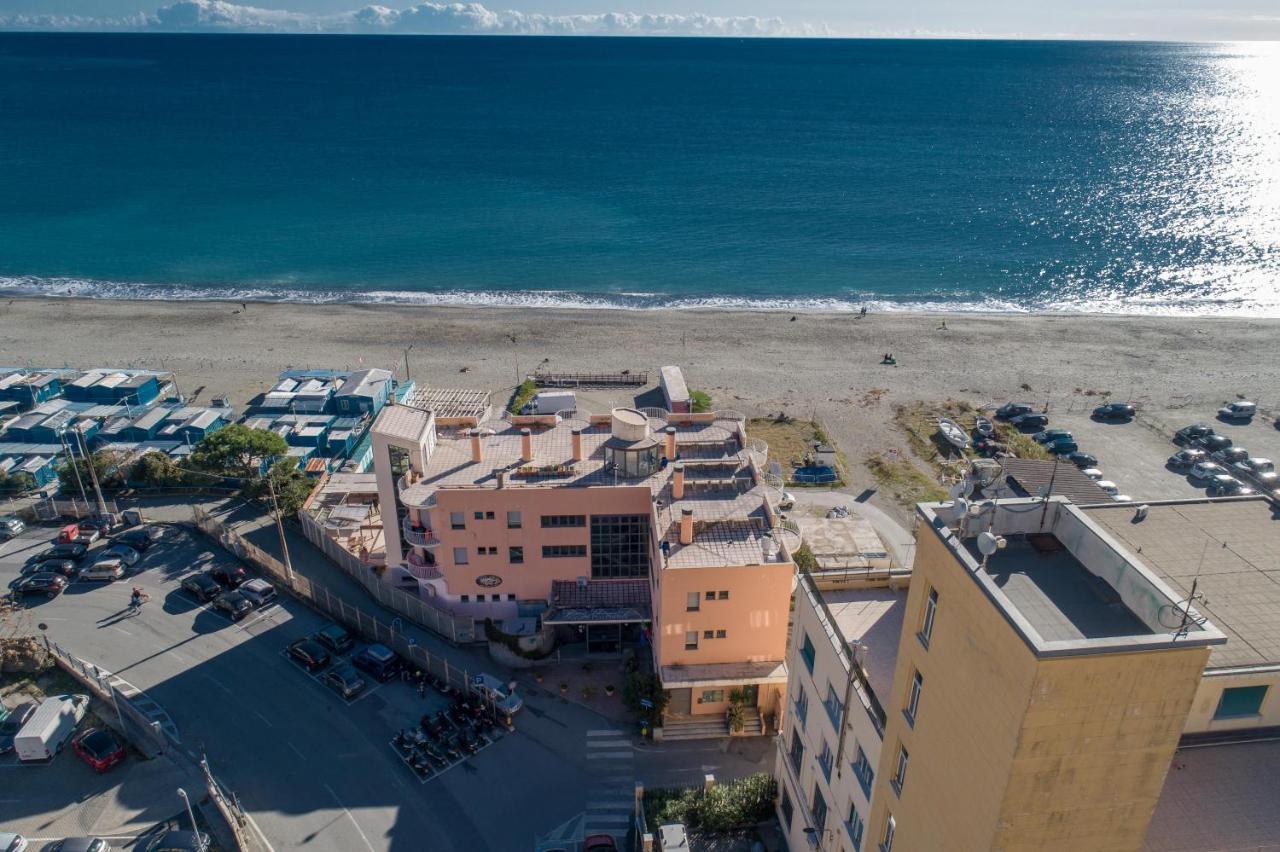 Hotel Sirenella Mele Bagian luar foto