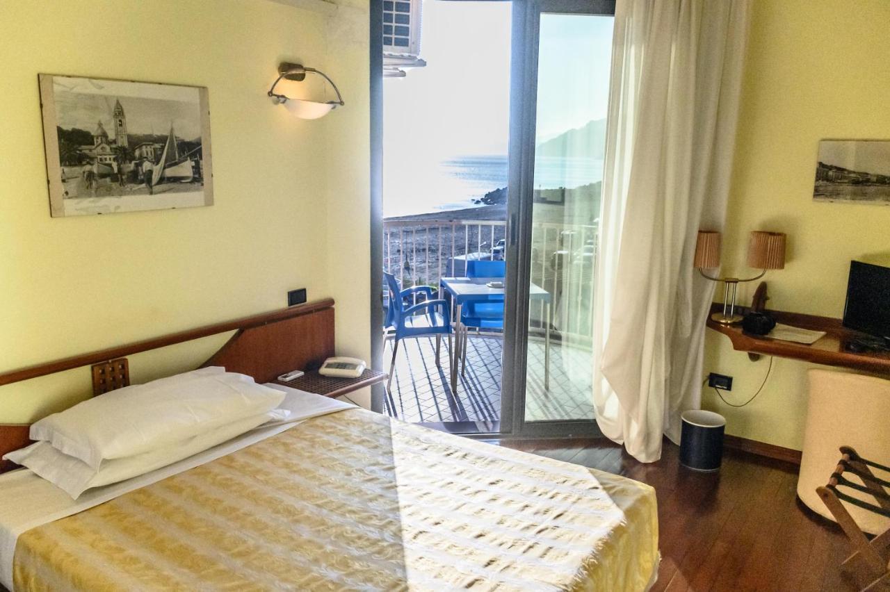 Hotel Sirenella Mele Bagian luar foto