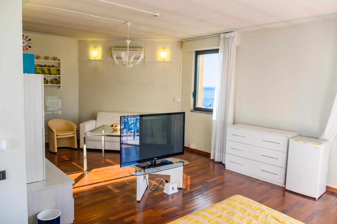 Hotel Sirenella Mele Bagian luar foto