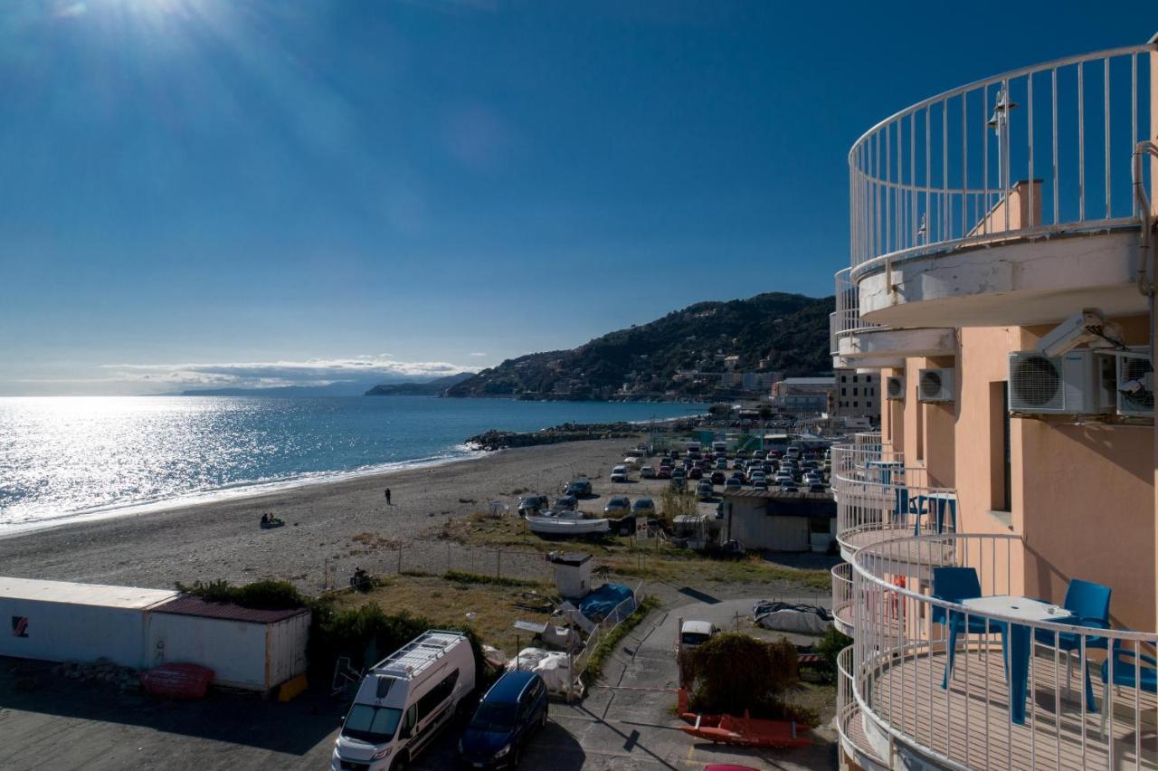 Hotel Sirenella Mele Bagian luar foto