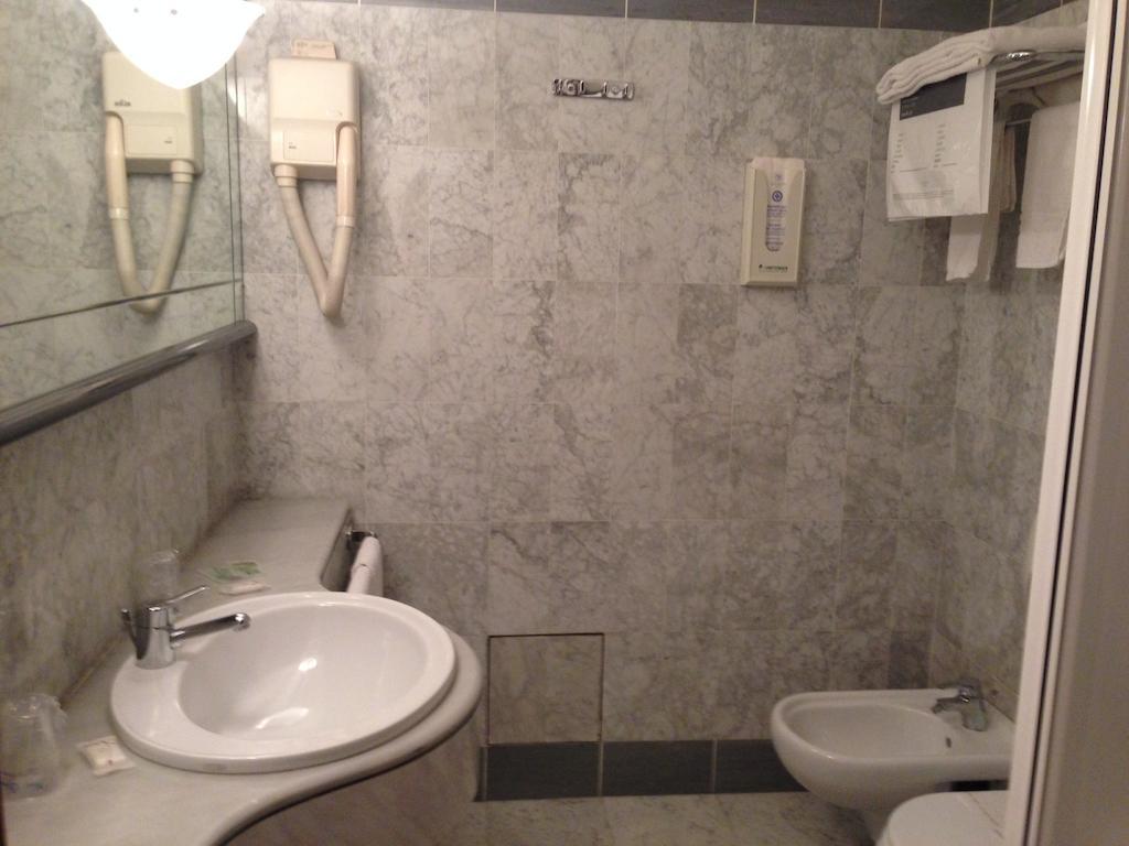 Hotel Sirenella Mele Ruang foto