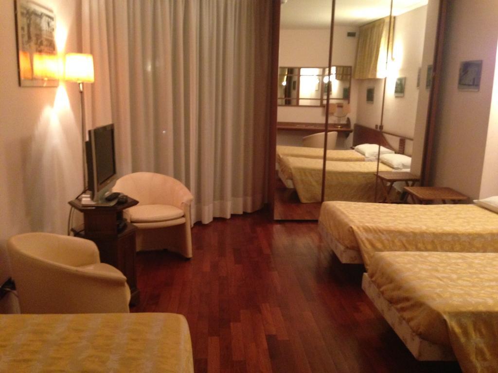 Hotel Sirenella Mele Ruang foto