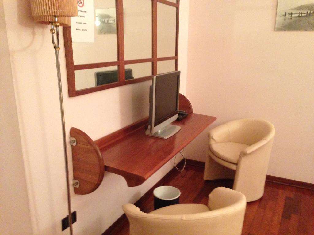 Hotel Sirenella Mele Ruang foto