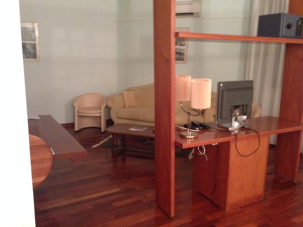 Hotel Sirenella Mele Ruang foto