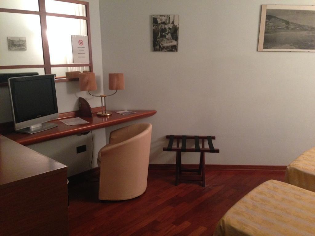 Hotel Sirenella Mele Ruang foto