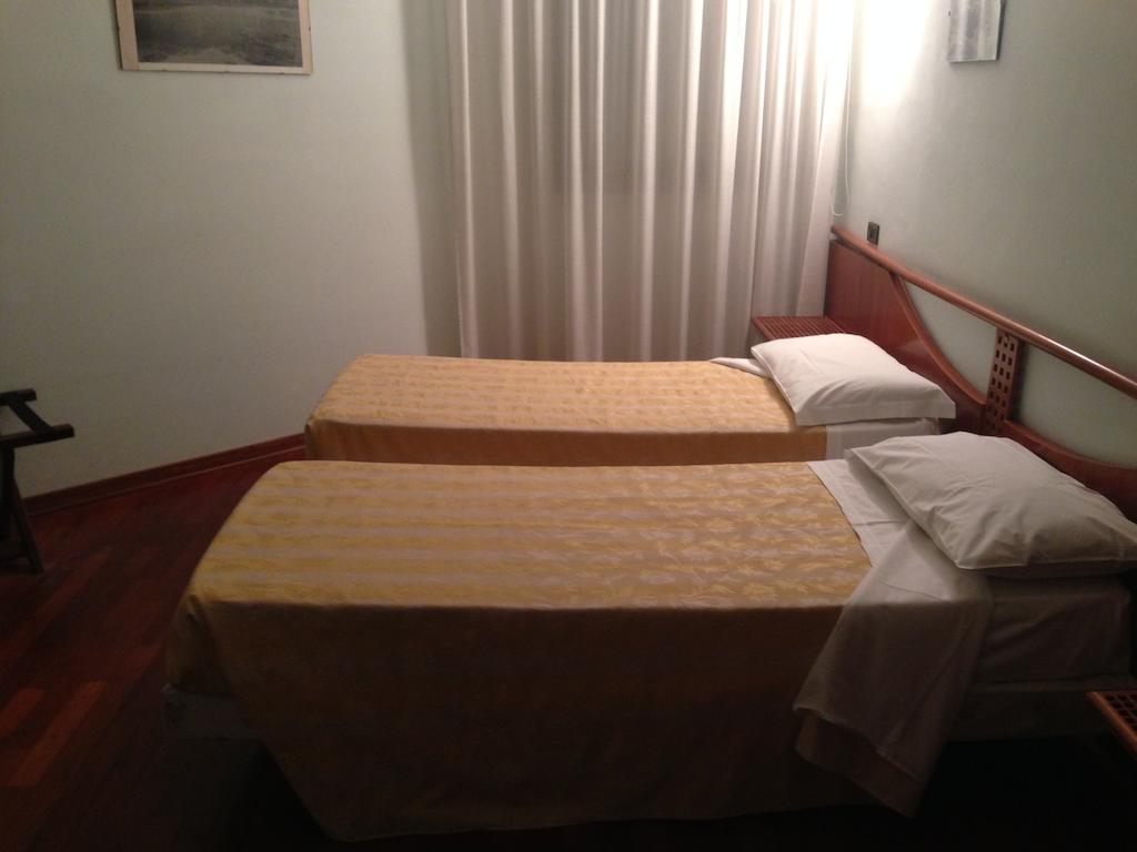 Hotel Sirenella Mele Ruang foto