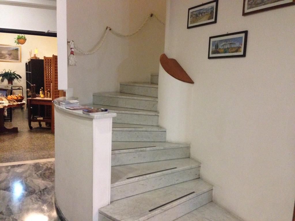 Hotel Sirenella Mele Bagian luar foto