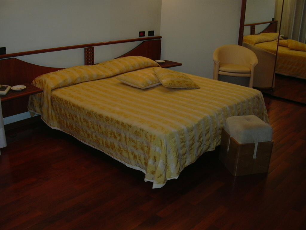 Hotel Sirenella Mele Bagian luar foto